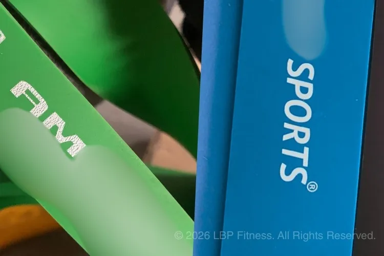 A clean illustrative infographic with a white background showing a cracked white logo on standard ink on a green latex band (top) and a flexible, intact white logo on silicone ink on a green latex band (bottom) during stretch