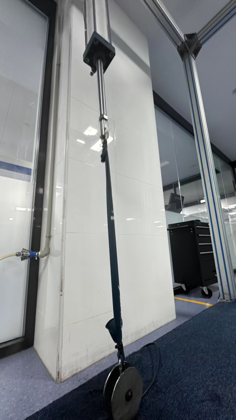 Resistance band mounted in fatigue testing equipment at the LBP Fitness quality-control laboratory